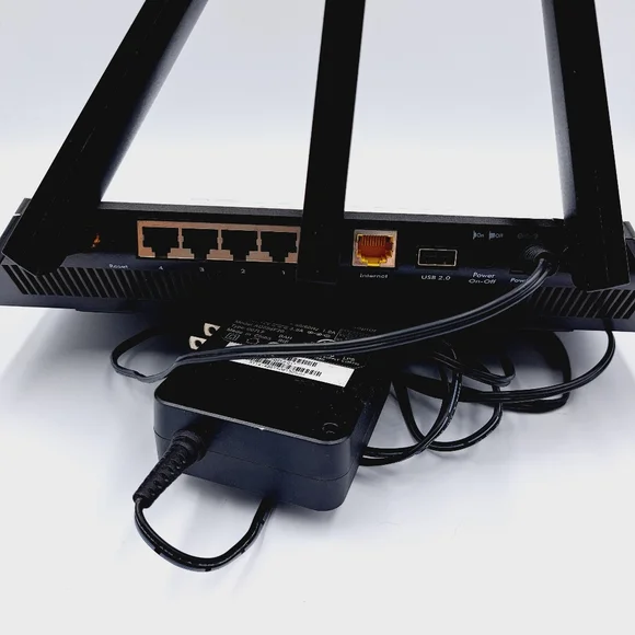 NETGEAR Nighthawk Smart Wi-Fi Router (R7000) - AC1900 - Picture 2 of 13